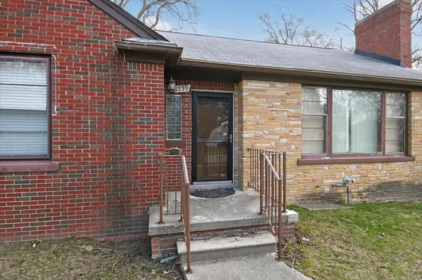 $250,000 | 18759 Huntington Avenue, Harper Woods, MI 48225