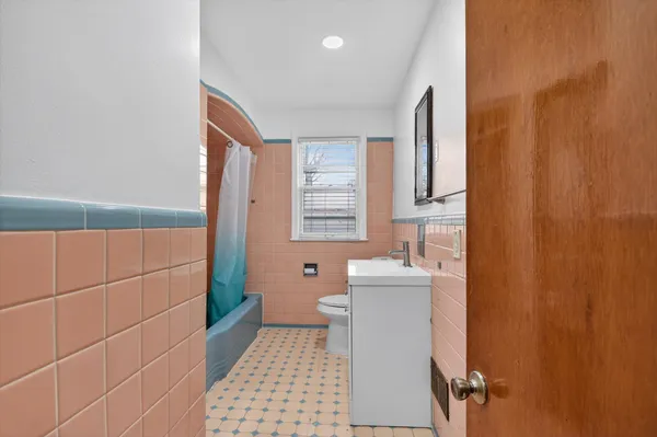 $250,000 | 18759 Huntington Avenue, Harper Woods, MI 48225