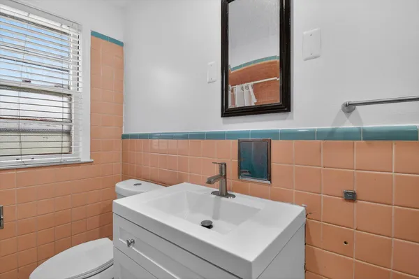 $250,000 | 18759 Huntington Avenue, Harper Woods, MI 48225