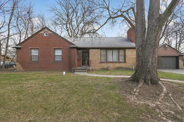 $250,000 | 18759 Huntington Avenue, Harper Woods, MI 48225