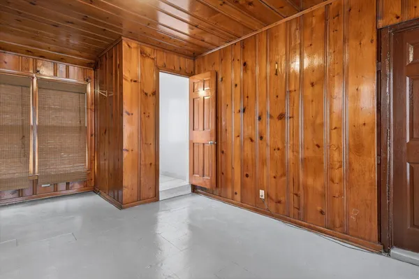 $250,000 | 18759 Huntington Avenue, Harper Woods, MI 48225
