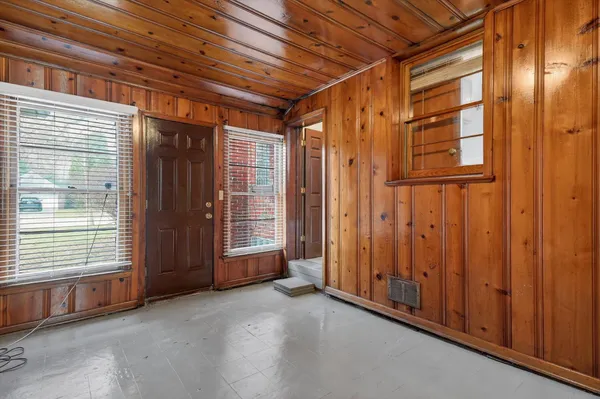 $250,000 | 18759 Huntington Avenue, Harper Woods, MI 48225