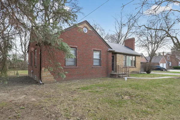 $250,000 | 18759 Huntington Avenue, Harper Woods, MI 48225