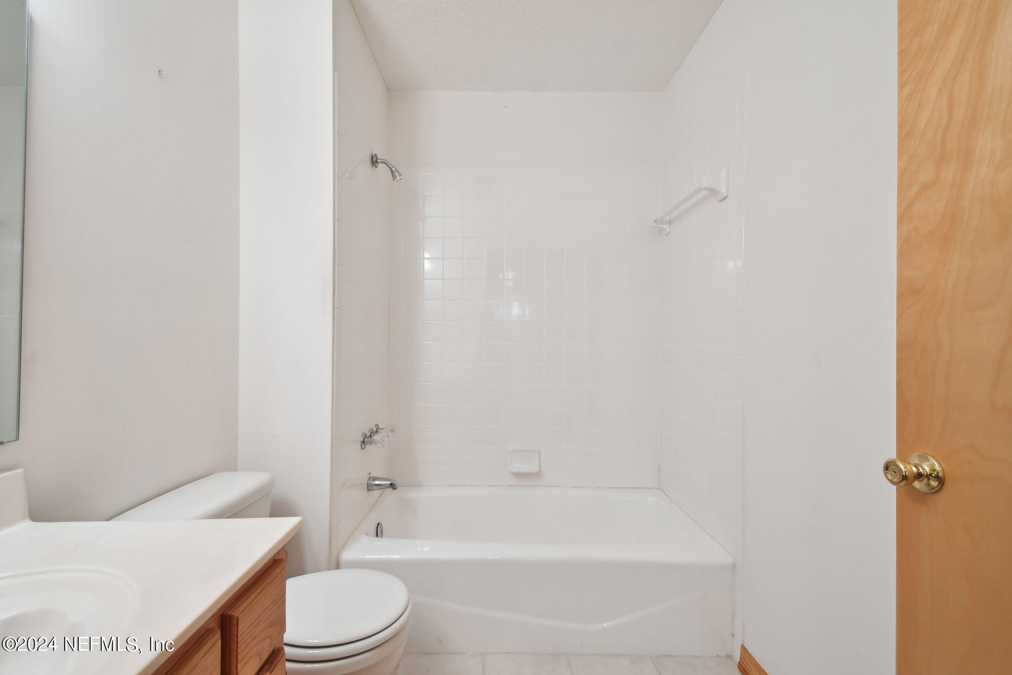 36068 J W Elliott Road Callahan, FL 32011 - Photo 33 of 54 a bathroom with a toilet and a bath tub