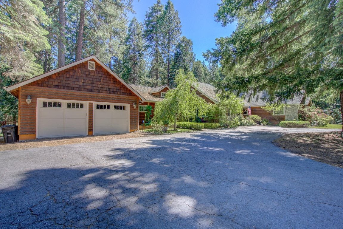 826 Davis Place Road Mount Shasta, CA 96067 - Photo 2 of 32 Gallery Image 2