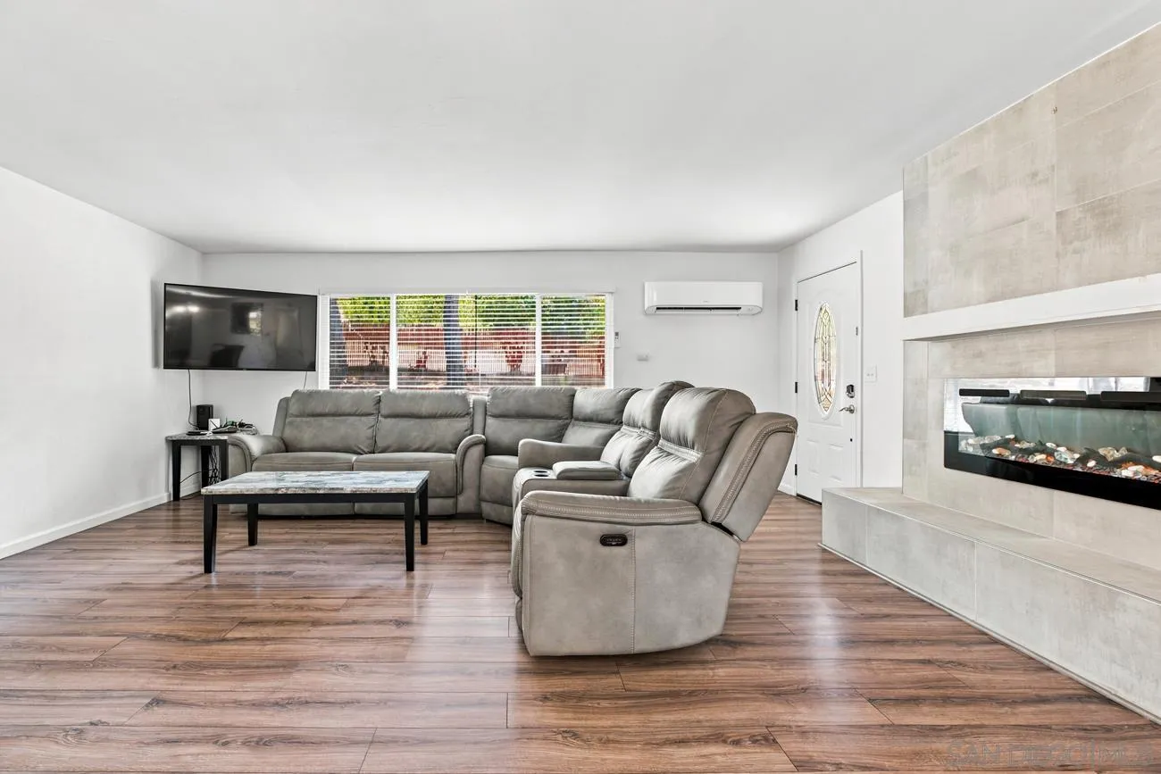 15773 Oak Valley Road Ramona, CA 92065 - Photo 2 of 42 Living Room