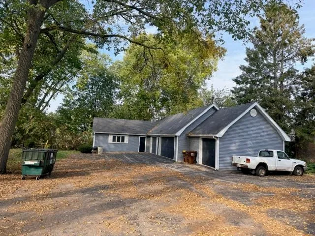 a view of a yard in front of house