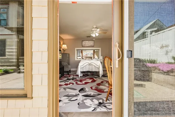 a view of a hallway with windows and entryway