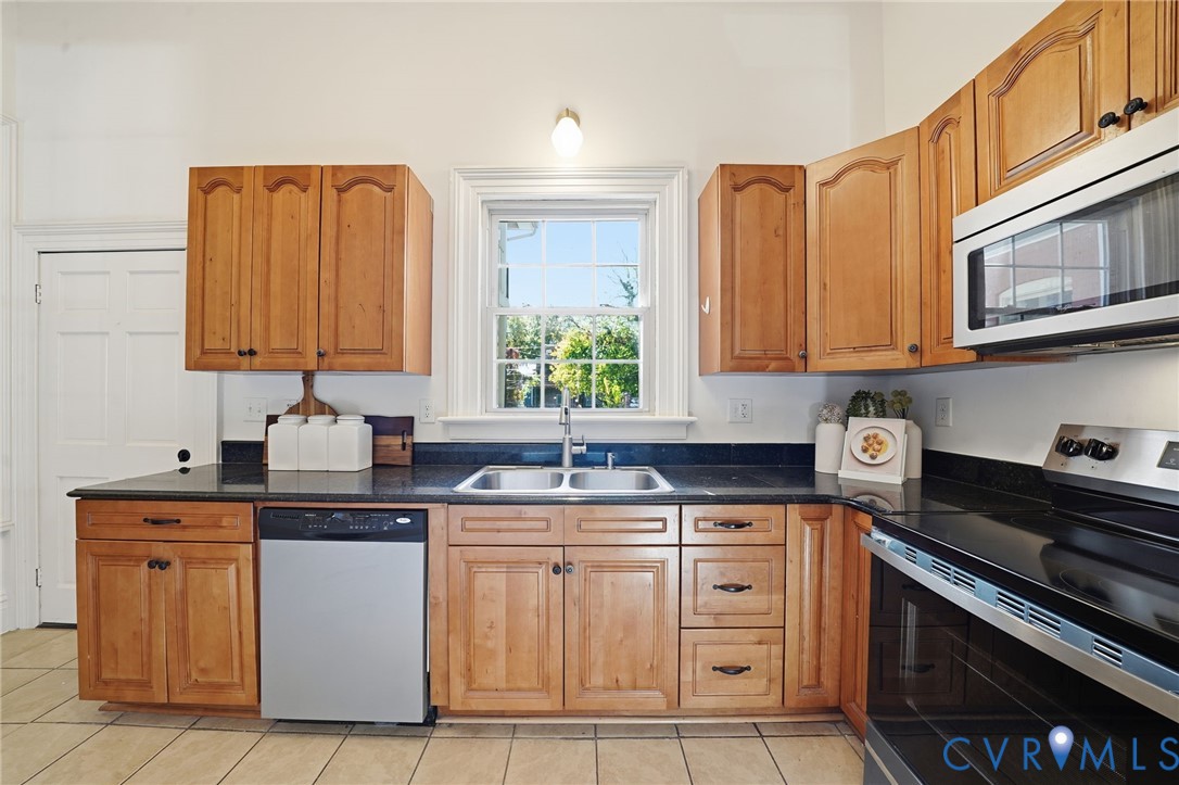 407 West Clay Street, Unit C Richmond, VA 23220 - Photo 4 of 12 Kitchen featuring appliances with stainless steel
