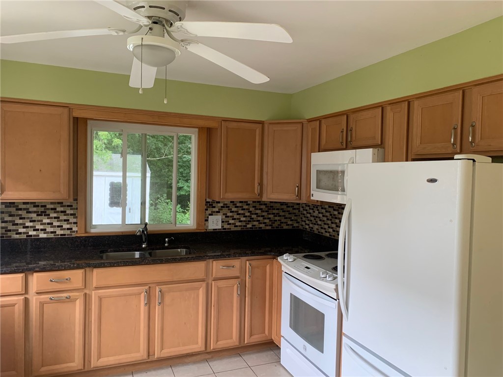 231 Metacom Avenue Warren, RI 02885 - Photo 3 of 10