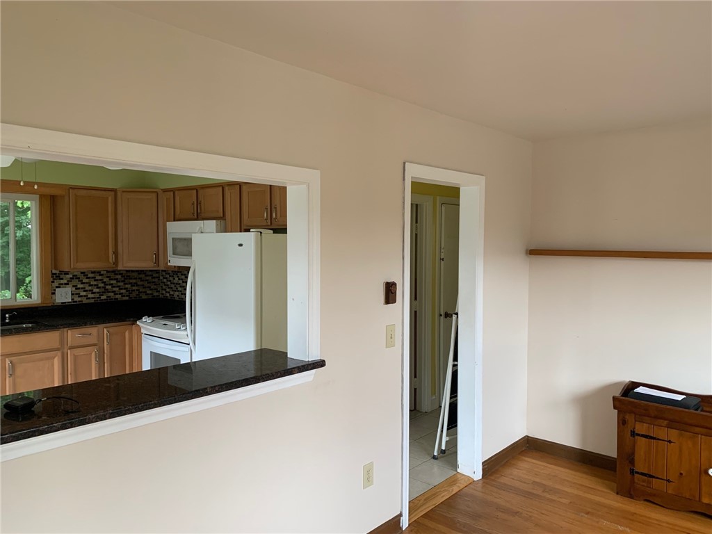 231 Metacom Avenue Warren, RI 02885 - Photo 7 of 10