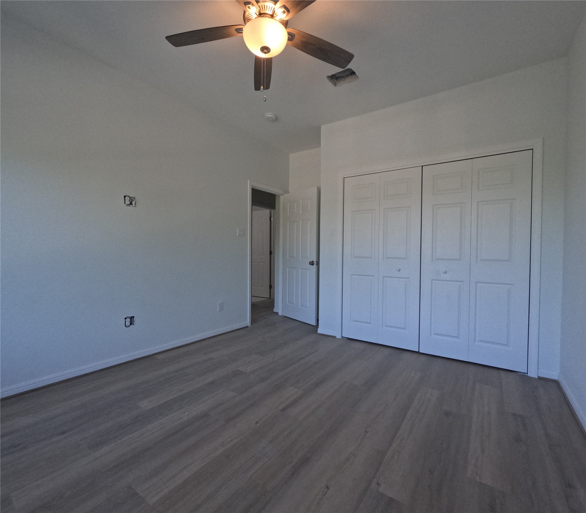 9427 Coffee Street Houston, TX 77033 - Photo 17 of 23 2nd Secondary Bedroom