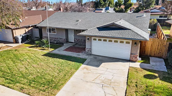 a view of an house with backyard space and balcony