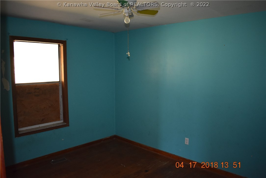 2158 Thunder Road Chapmanville, WV 25508 - Photo 7 of 10 Gallery Image 7