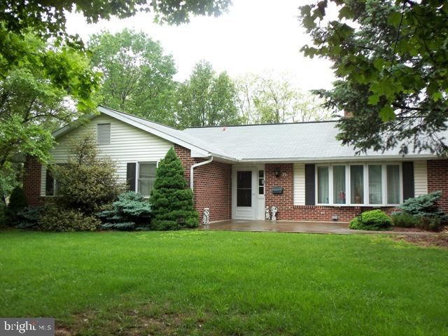 33 Pinewood Avenue Lititz, PA 17543 - Photo 1 of 16