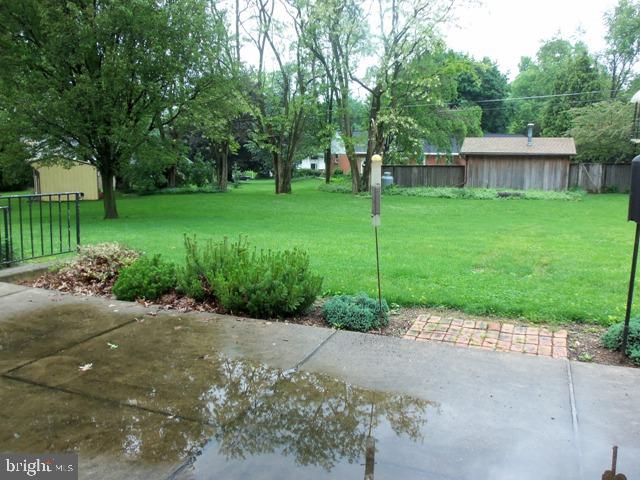 33 Pinewood Avenue Lititz, PA 17543 - Photo 15 of 16