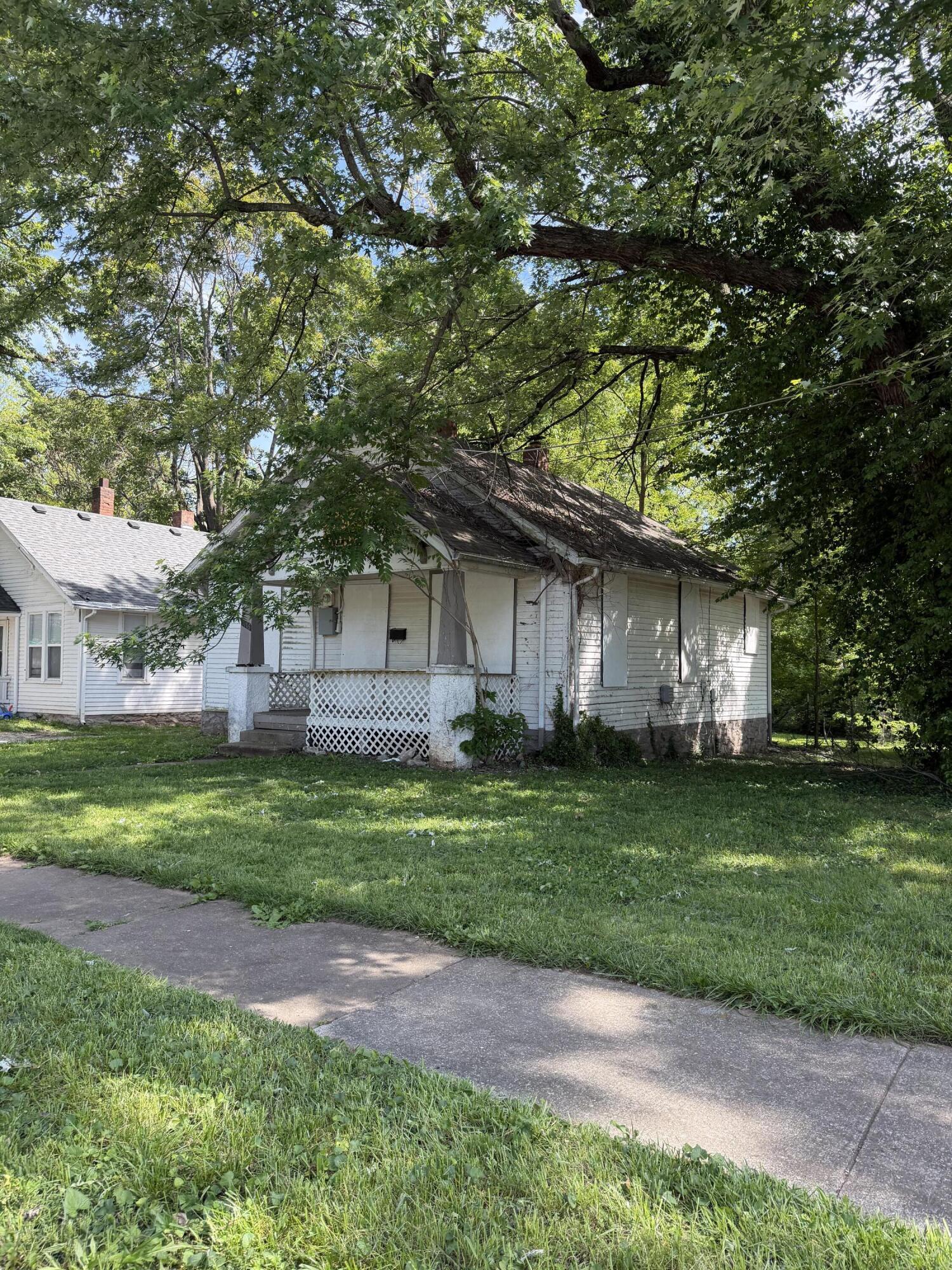 1116 West Madison Street Springfield, MO 65806 - Photo 1 of 4 IMG_2130