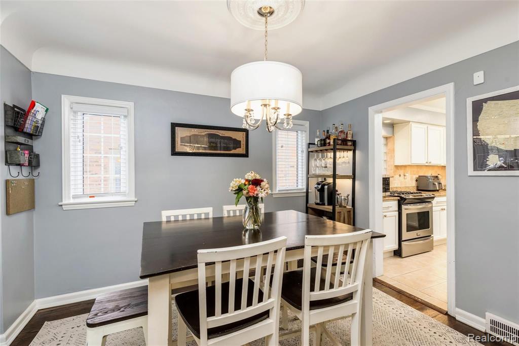 1315 Hampton Road Grosse Pointe, MI 48236 - Photo 6 of 60