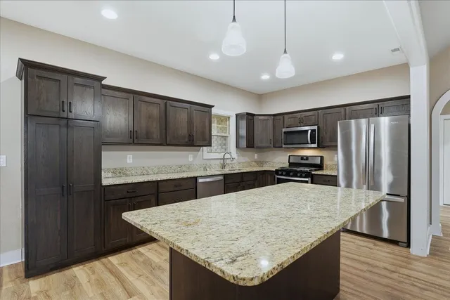 $384,500 | 105 Lakeview Drive, Decherd, TN 37324