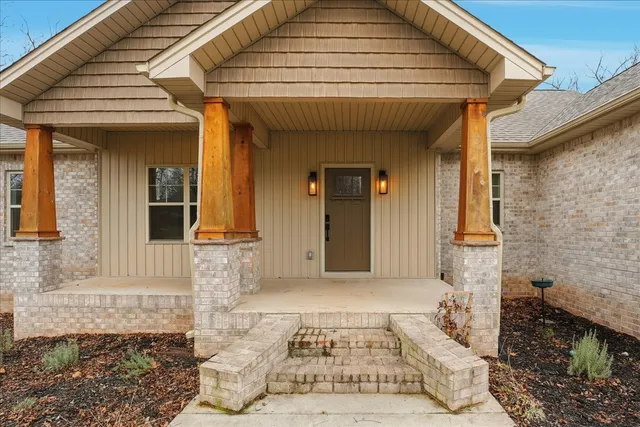 $384,500 | 105 Lakeview Drive, Decherd, TN 37324