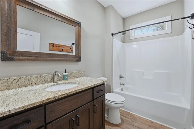 $384,500 | 105 Lakeview Drive, Decherd, TN 37324