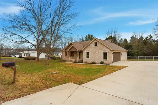$384,500 | 105 Lakeview Drive, Decherd, TN 37324