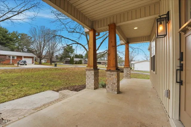 $384,500 | 105 Lakeview Drive, Decherd, TN 37324