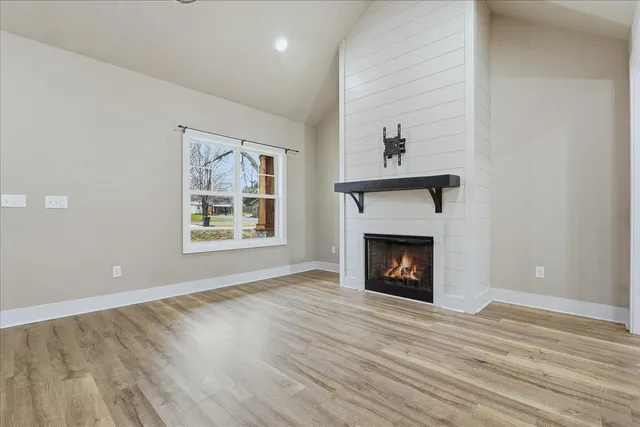 $384,500 | 105 Lakeview Drive, Decherd, TN 37324