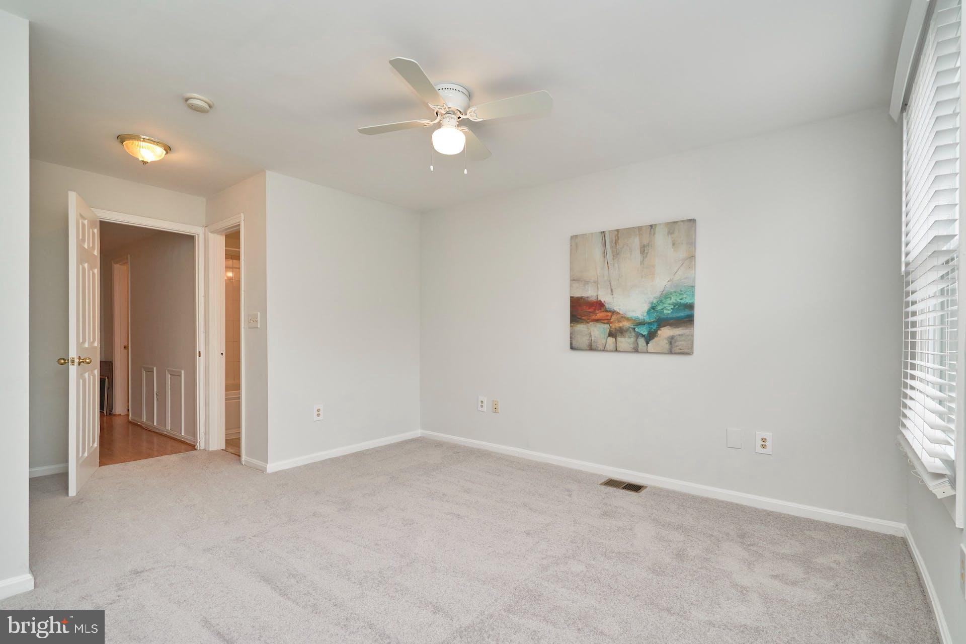 1313 K Street Southeast Washington, DC 20003 - Photo 23 of 48 an empty room with windows and fan