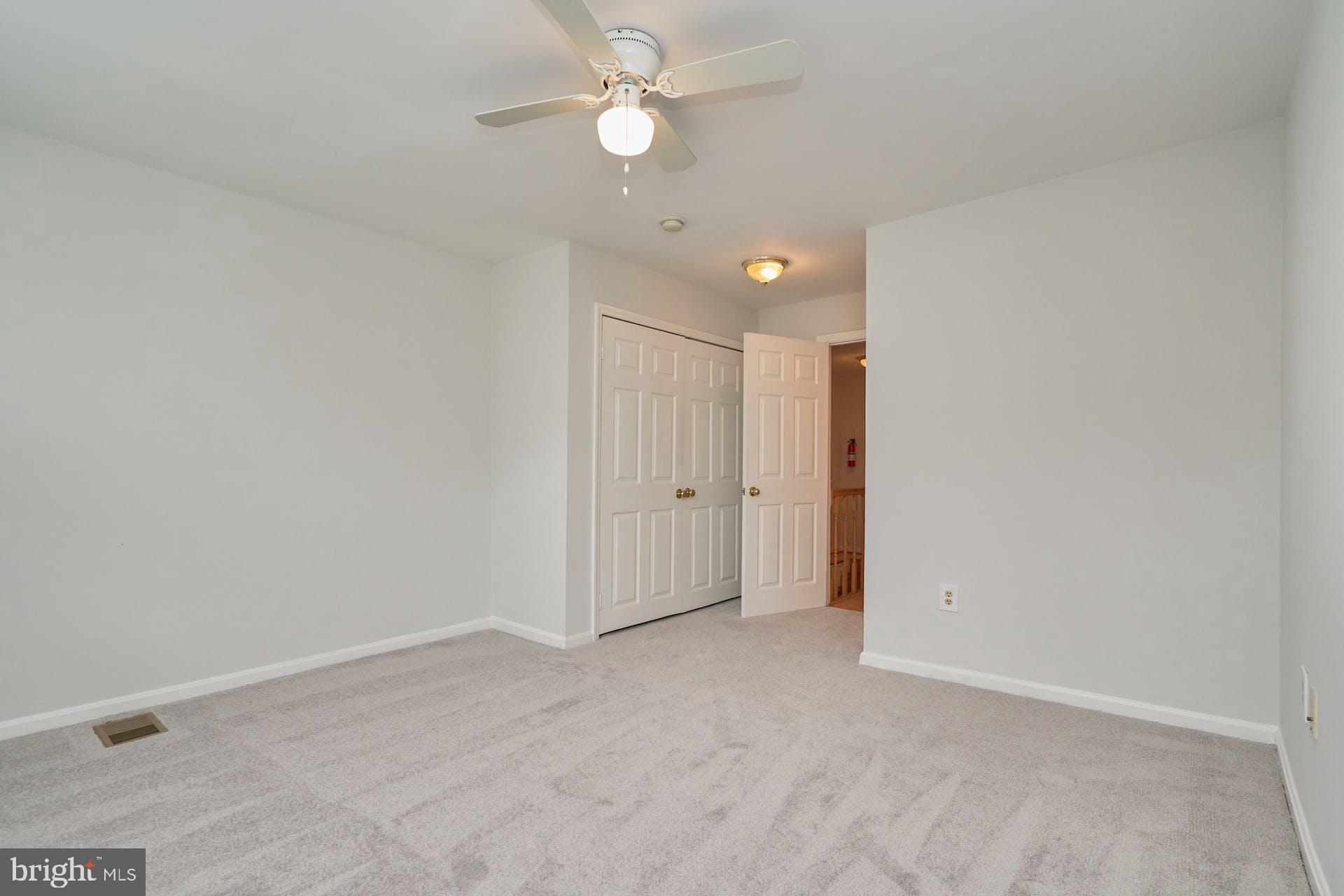 1313 K Street Southeast Washington, DC 20003 - Photo 25 of 48 an empty room with a ceiling fan and a window