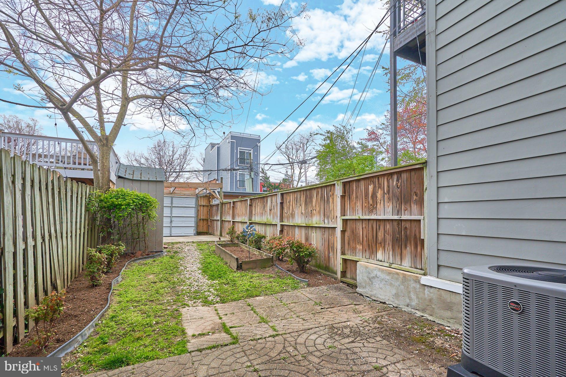 1313 K Street Southeast Washington, DC 20003 - Photo 36 of 48 a view of a backyard with a large tree