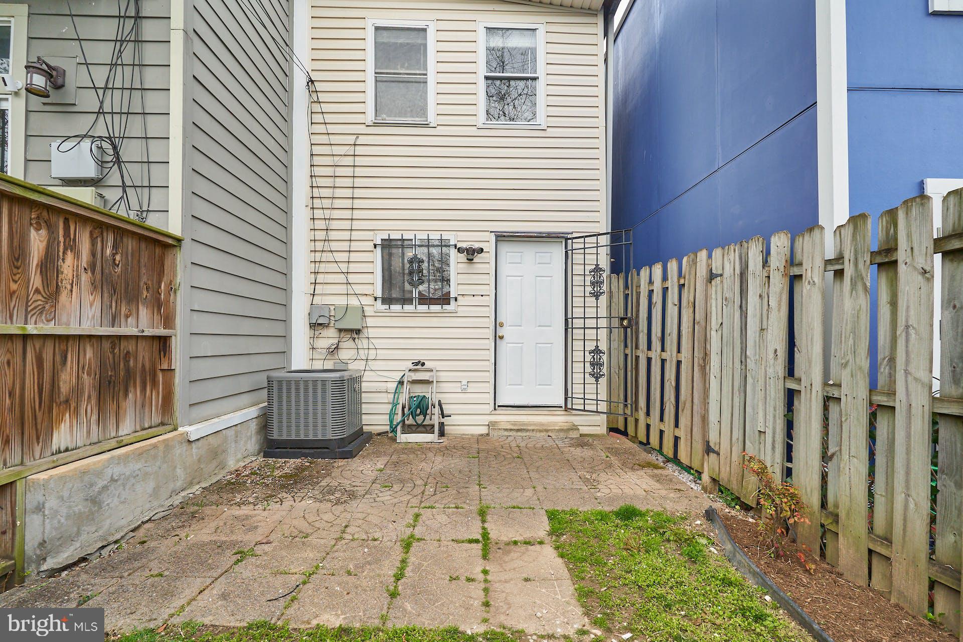 1313 K Street Southeast Washington, DC 20003 - Photo 38 of 48 a view of a house with backyard and sitting area