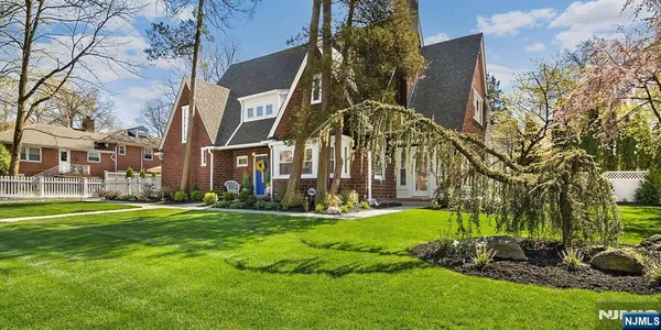 $999,000 | 206 Lakeview Avenue, Leonia, NJ 07605