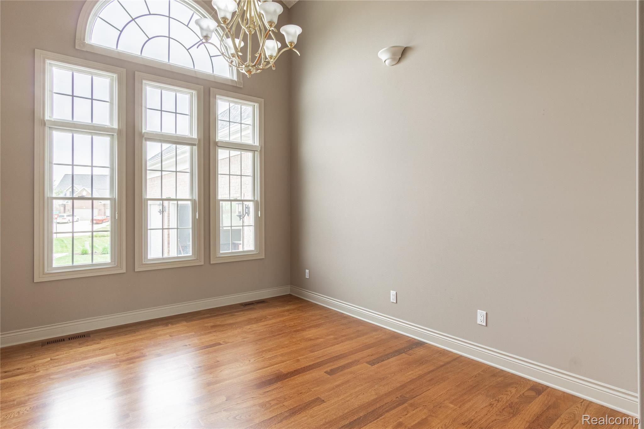 9066 Copper Ridge Circle Davison, MI 48423 - Photo 13 of 51 Interiors (9 of 71).jpg