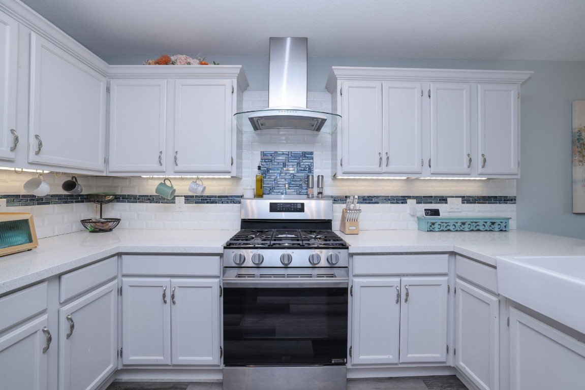 8827 Stoney Bend Drive Spring, TX 77379 - Photo 14 of 39 a kitchen with cabinets appliances and a sink