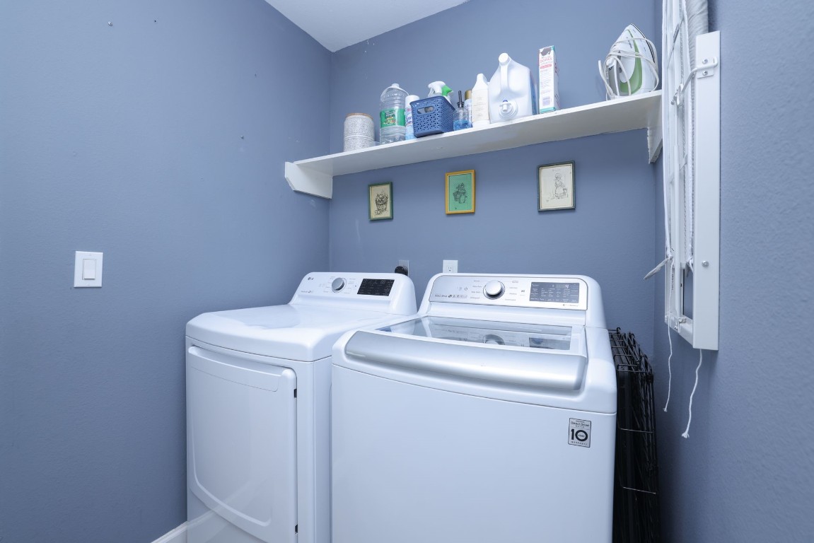 8827 Stoney Bend Drive Spring, TX 77379 - Photo 19 of 39 a utility room with dryer and washer