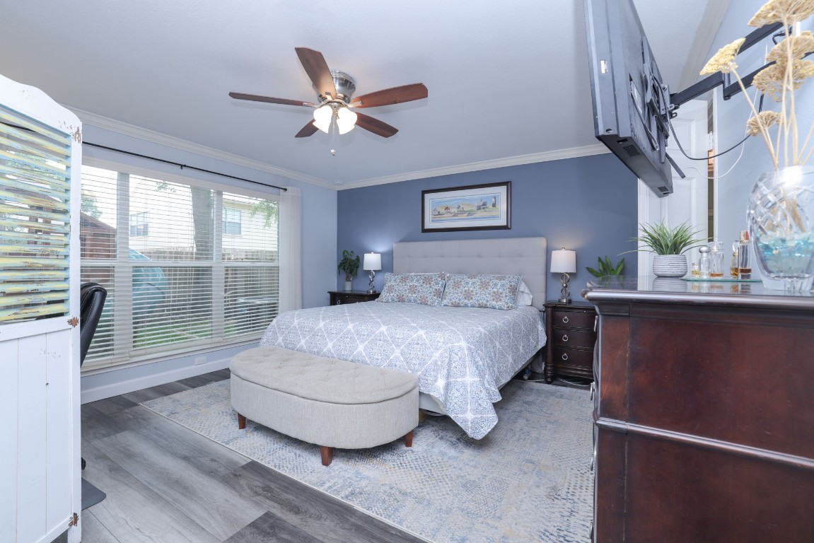 8827 Stoney Bend Drive Spring, TX 77379 - Photo 21 of 39 a bedroom with a large bed and a window