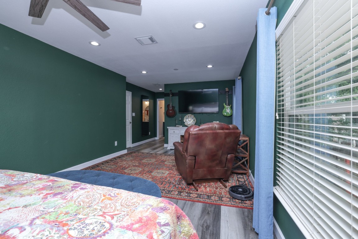 8827 Stoney Bend Drive Spring, TX 77379 - Photo 31 of 39 a room with furniture and a rug