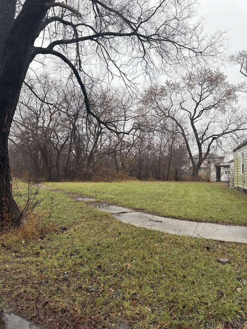 14423 Davis Avenue Harvey, IL 60426 - Photo 3 of 3 a view of outdoor space with deck and yard