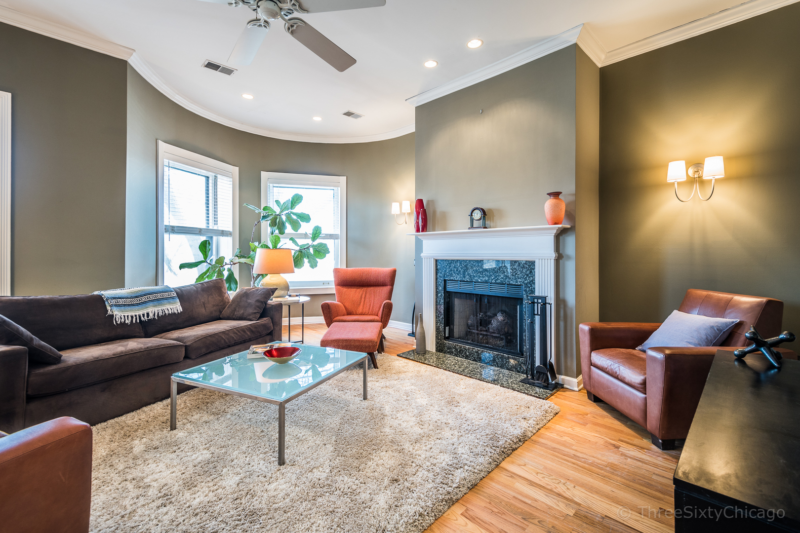 4028 North Sheridan Road, Unit 3 Chicago, IL 60613 - Photo 2 of 25 a living room with furniture and a fireplace