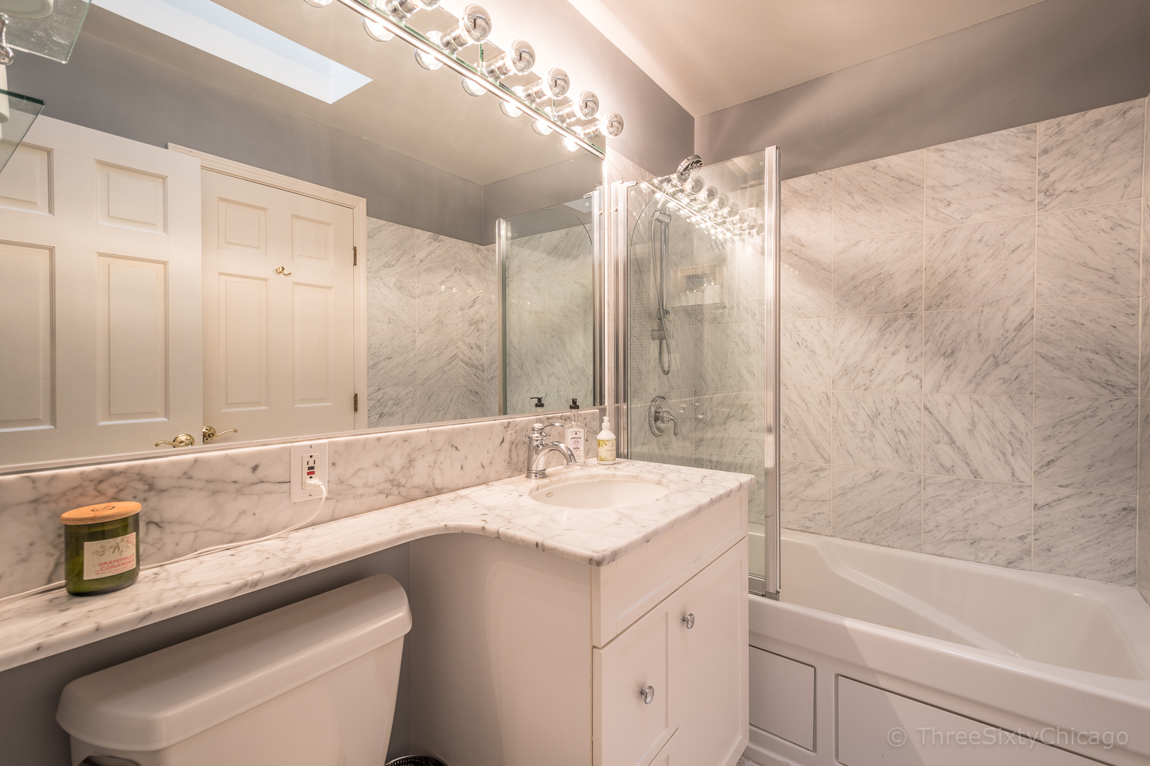 4028 North Sheridan Road, Unit 3 Chicago, IL 60613 - Photo 13 of 25 a bathroom with a sink and a mirror