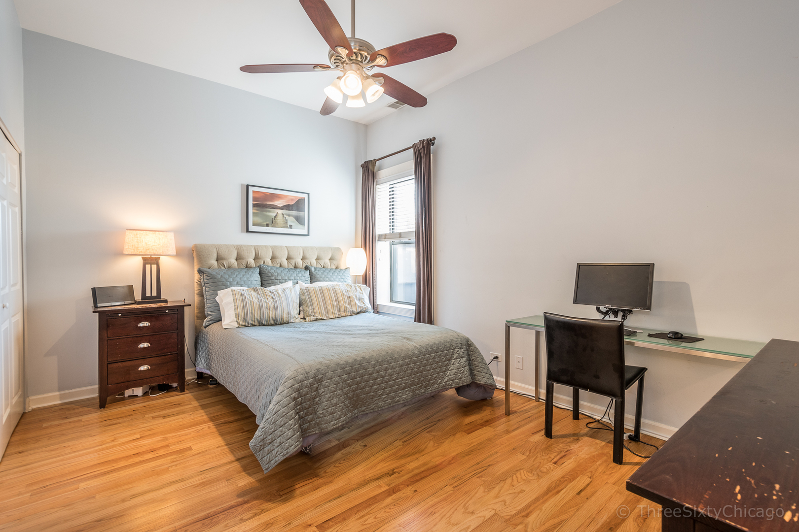 4028 North Sheridan Road, Unit 3 Chicago, IL 60613 - Photo 14 of 25 a bedroom with a bed and a desk