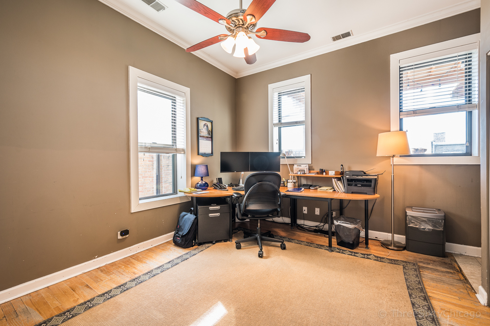 4028 North Sheridan Road, Unit 3 Chicago, IL 60613 - Photo 18 of 25 a workspace with a window