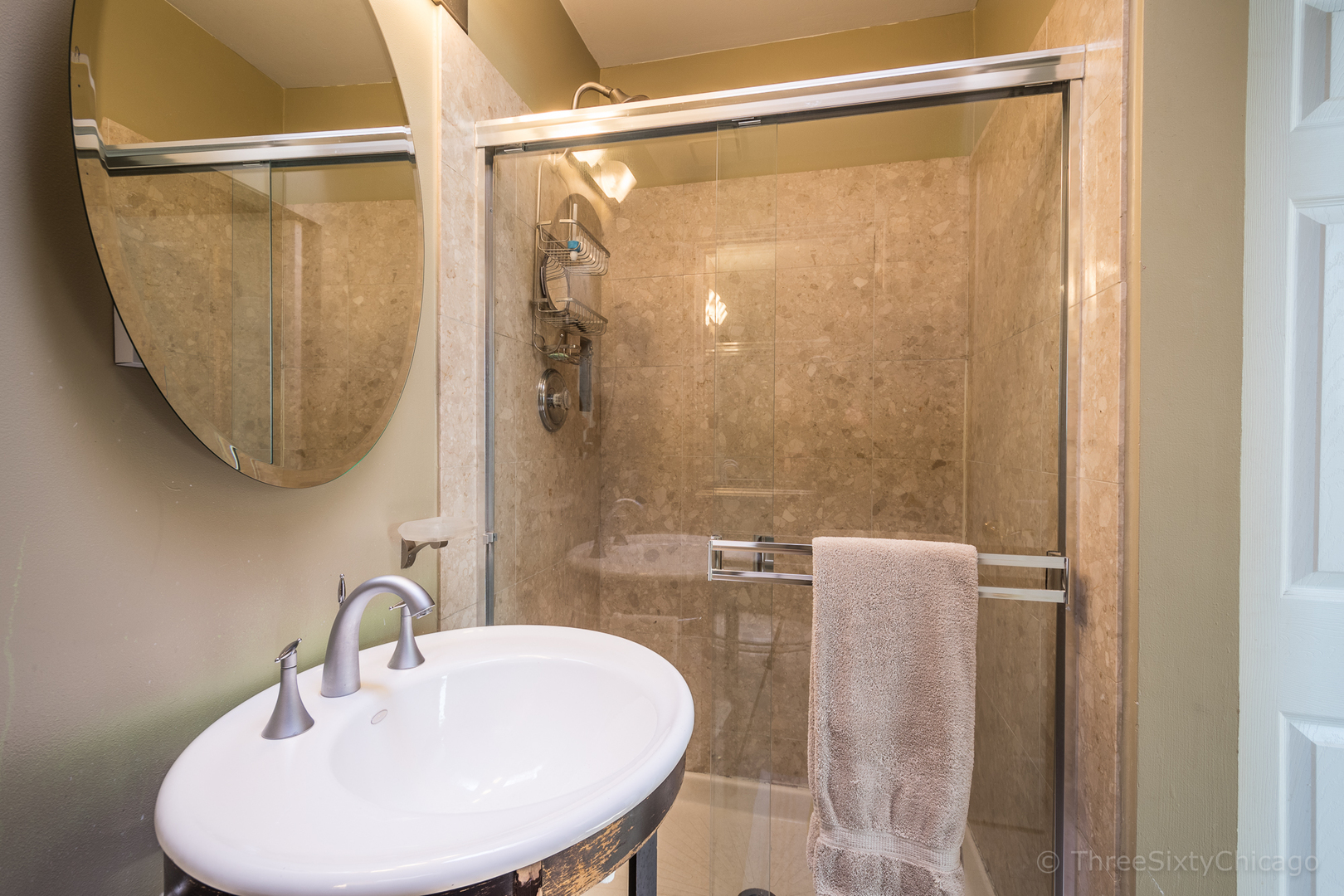 4028 North Sheridan Road, Unit 3 Chicago, IL 60613 - Photo 20 of 25 a bathroom with a sink and a mirror
