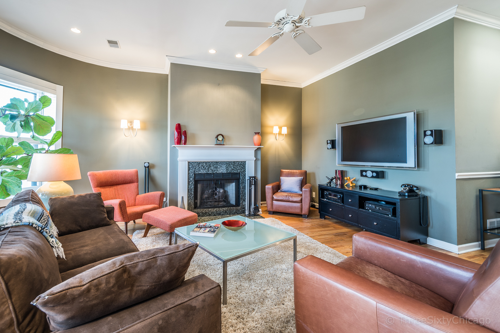 4028 North Sheridan Road, Unit 3 Chicago, IL 60613 - Photo 5 of 25 a living room with furniture and a flat screen tv