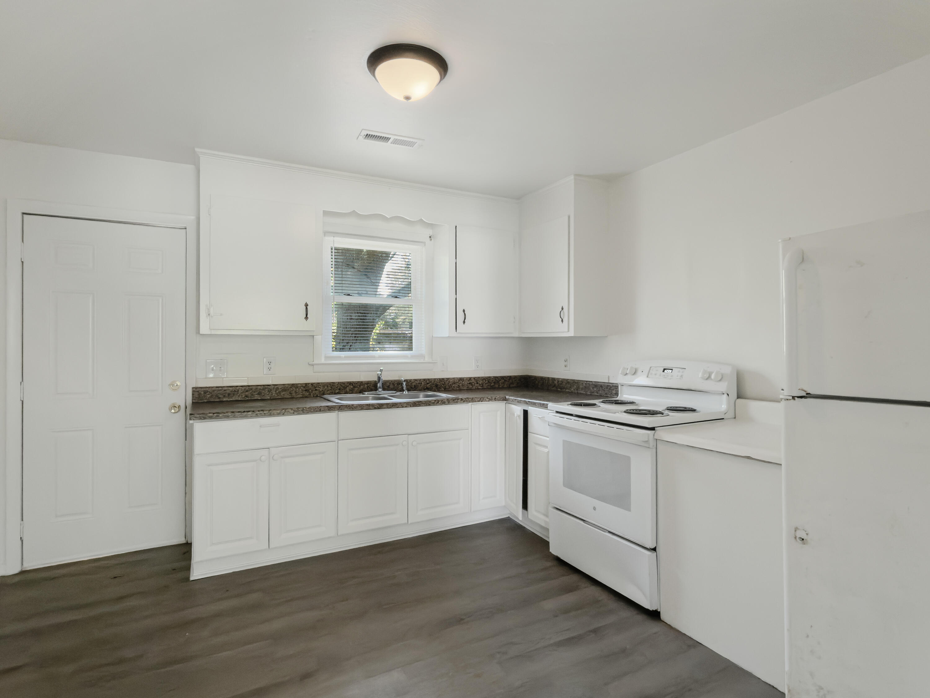 1129 Berkeley Street, Unit A Hanahan, SC 29410 - Photo 11 of 18 Photo Mar 17 2026, 1 40 51 PM