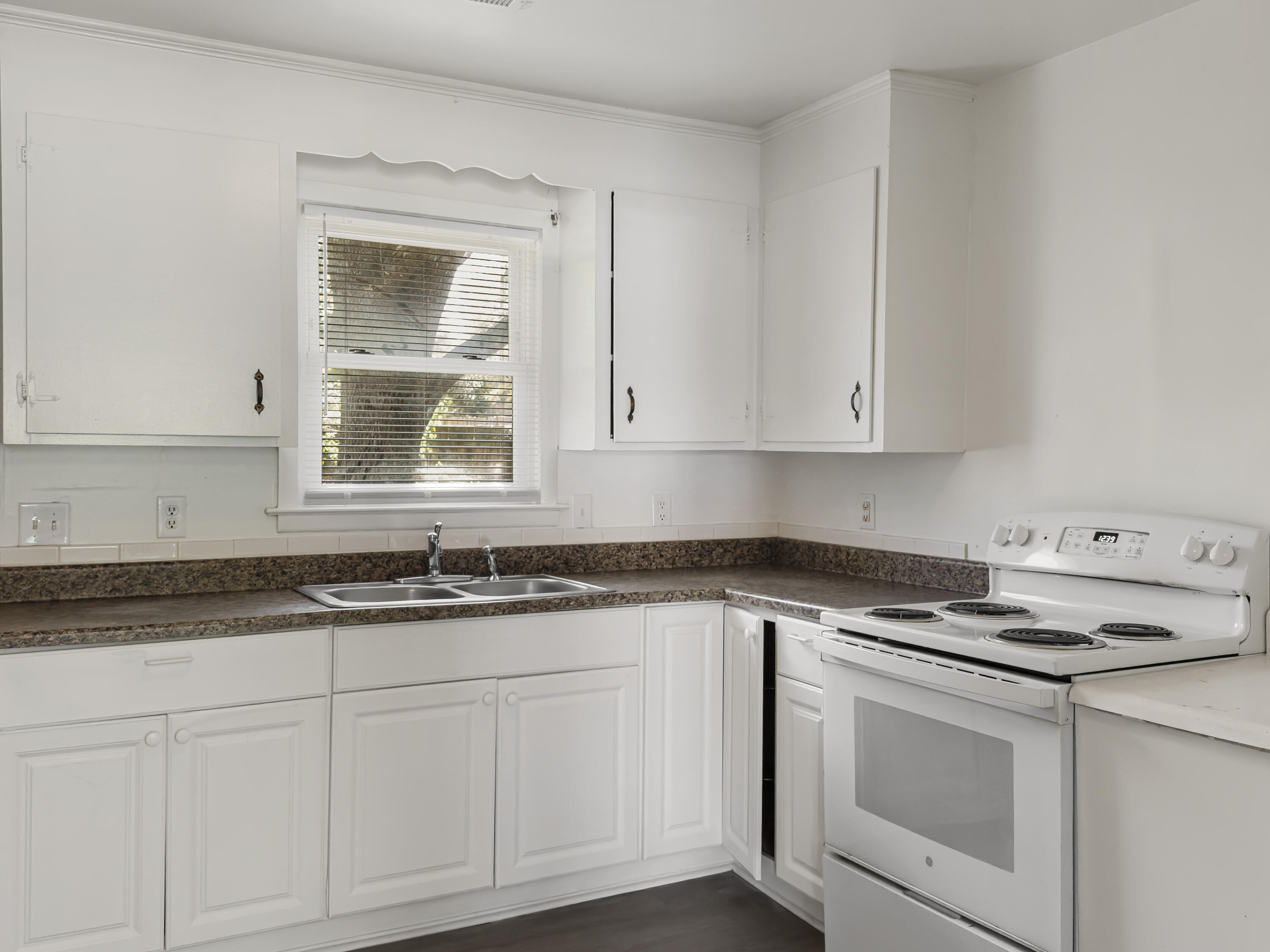 1129 Berkeley Street, Unit A Hanahan, SC 29410 - Photo 12 of 18 Photo Mar 17 2026, 1 40 57 PM