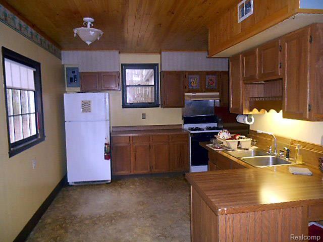5674 Hasslick Road North Branch, MI 48461 - Photo 5 of 21 Table_goes_here.jpg