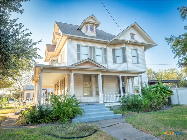 $385,500 | 408 East Reuss Boulevard, Cuero, TX 77954