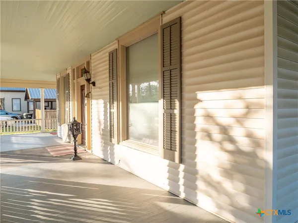 $385,500 | 408 East Reuss Boulevard, Cuero, TX 77954